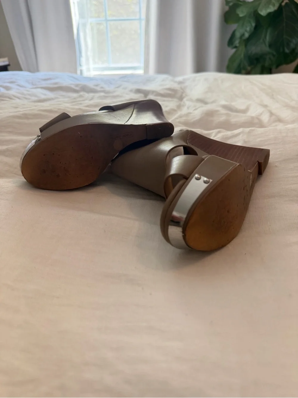 Vince Camuto Taupe Brown Leather Open-Toe Wedge Sandals
